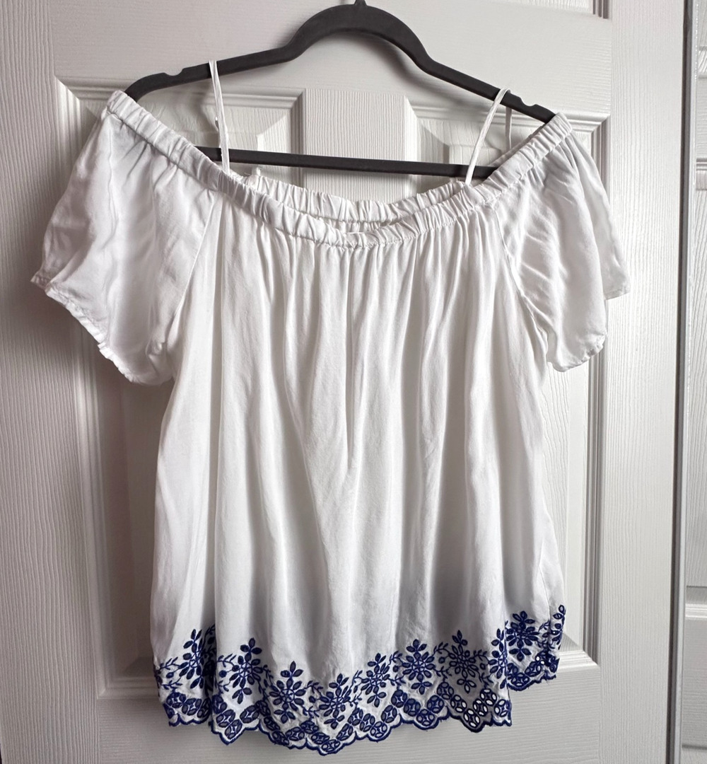 Old Navy Women MED White Off Shoulder Top Blue Embroidered Eyelet Scalloped Trim